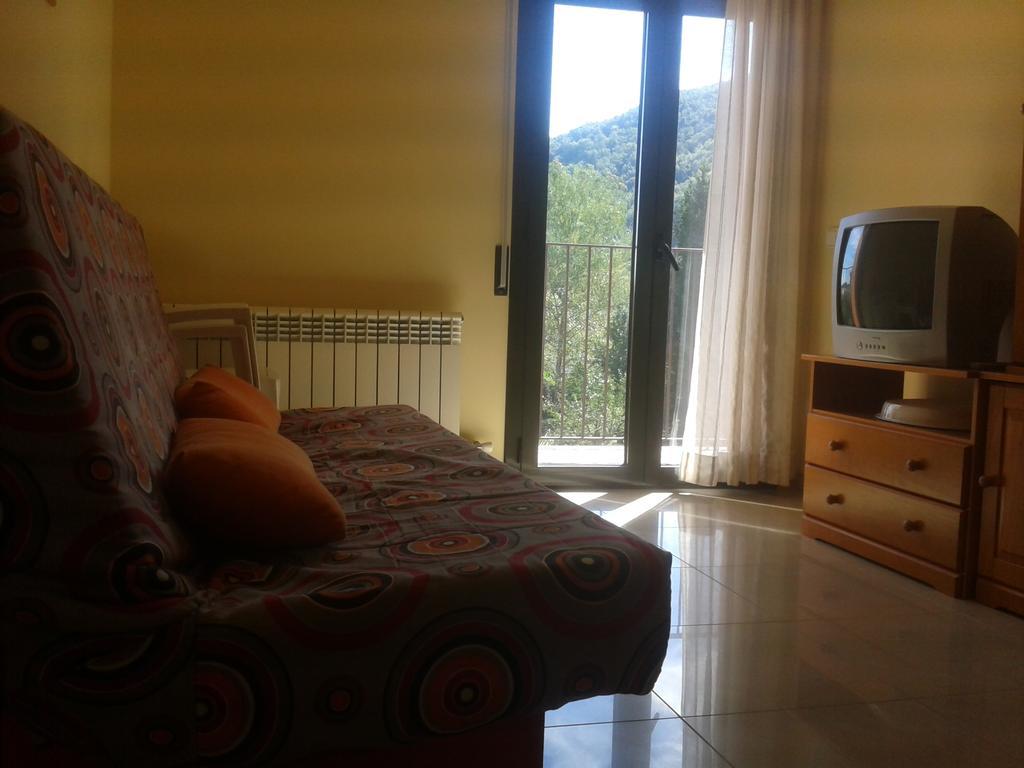 Apartamentos Fonda Finet Sant Felíu de Pallarols Quarto foto