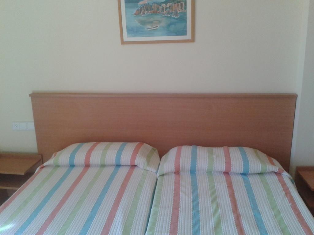 Apartamentos Fonda Finet Sant Felíu de Pallarols Quarto foto